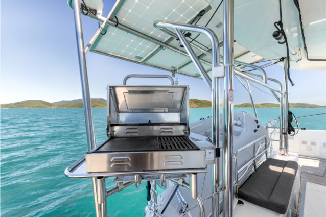 Offline Lagoon 42.4 Sailing Catamaran BBQ