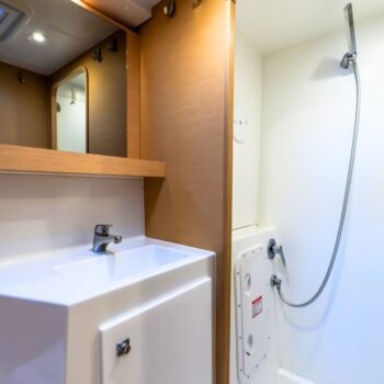 Offline Lagoon 42.4 Sailing Catamaran Bathroom