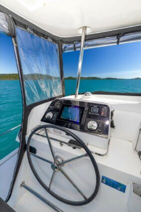 Offline Lagoon 42.4 Sailing Catamaran Helm station