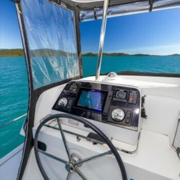 Offline Lagoon 42.4 Sailing Catamaran Helm station
