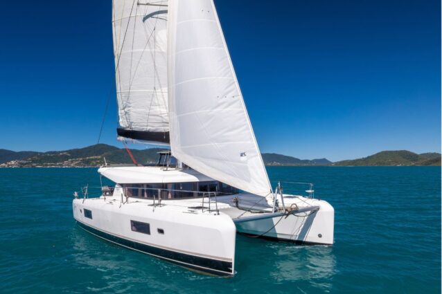 Offline Lagoon 42.4 Sailing Catamaran On water bow view