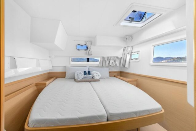 Offline Lagoon 42.4 Sailing Catamaran Port aft cabin (2)