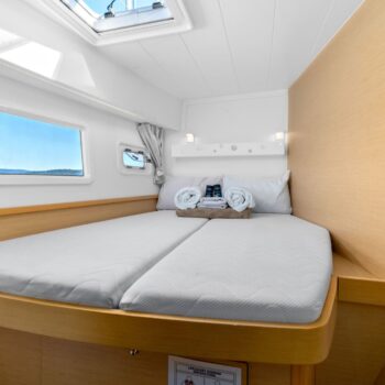 Offline Lagoon 42.4 Sailing Catamaran Port fwd cabin