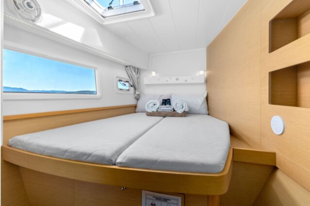 Offline Lagoon 42.4 Sailing Catamaran Port fwd cabin