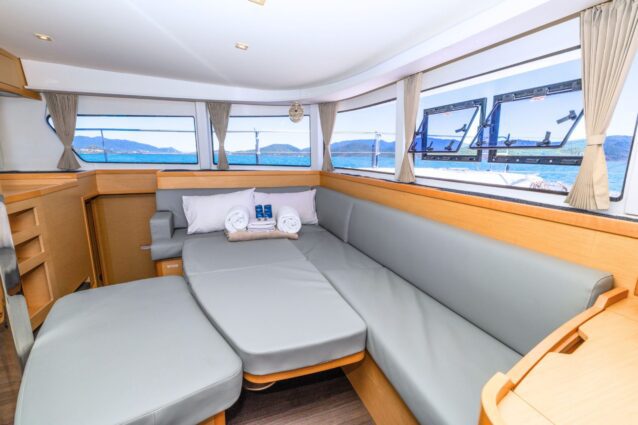 Offline Lagoon 42.4 Sailing Catamaran Saloon bed