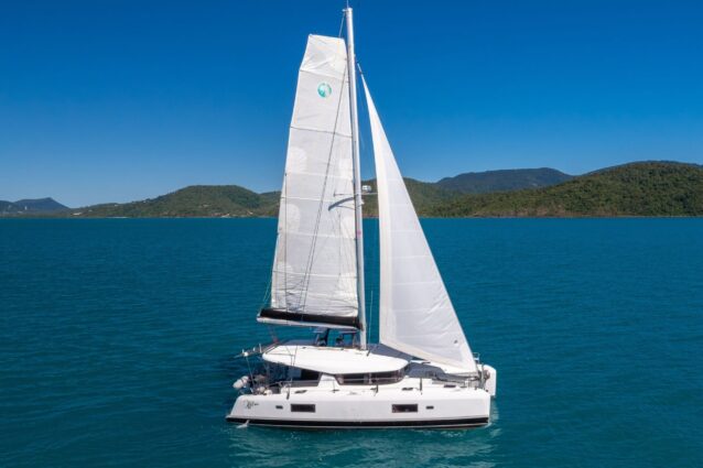 Offline Lagoon 42.4 Sailing Catamaran Standard