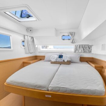 Offline Lagoon 42.4 Sailing Catamaran Stbd aft cabin