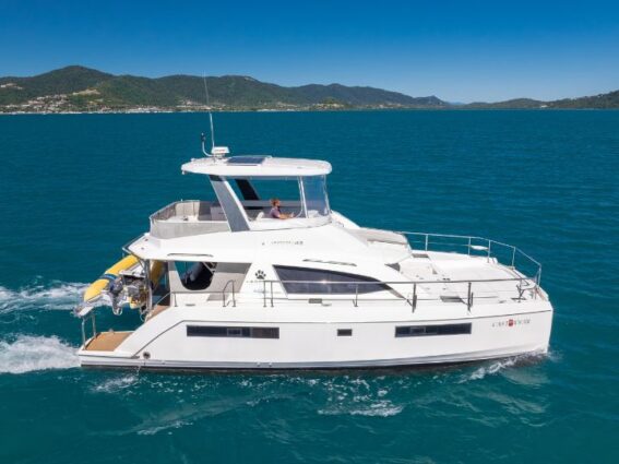 Castaway Leopard 43.3G Power Catamaran Feature