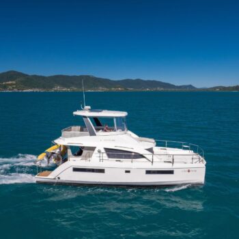 Castaway Leopard 43.3G Power Catamaran Standard