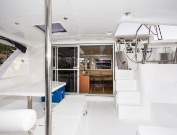 Leopard-44-cockpit-saloon-400x267