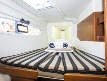Leopard-44-port-fwd-cabin-400x267
