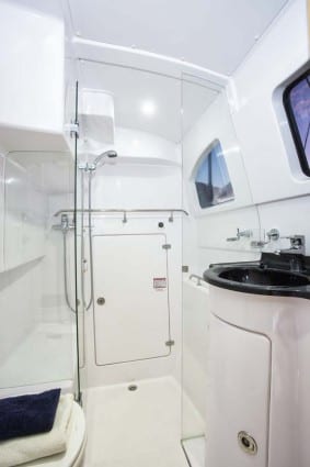 Whitsunday Escape sailing catamaran Seawind 1250 Aft Bathroom