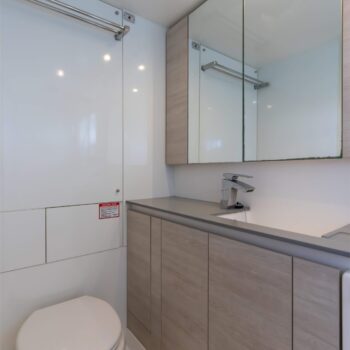 Mysa Leopard 50.5 Sailing Catamaran - Bathroom