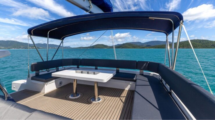Mysa Leopard 50.5 Sailing Catamaran - Flybridge Table