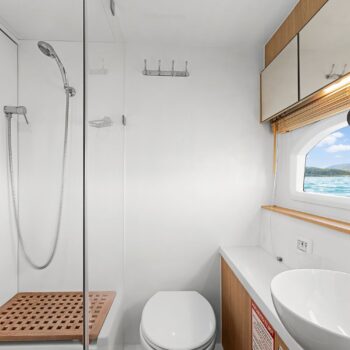 An image of the Port Ensuite on the Aquila 44.3 Power Catamaran