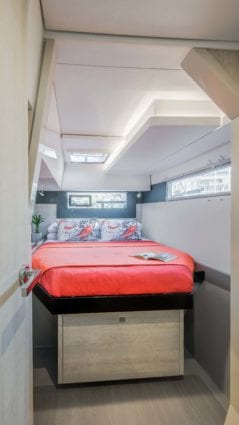 Whitsunday Escape Leopard 403 portside aft cabin island bed