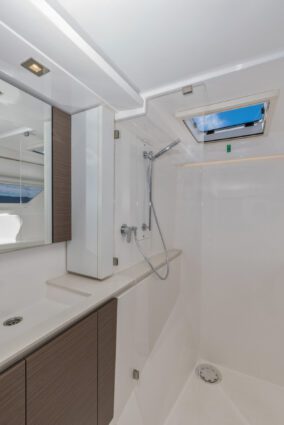 Seas the Day Leopard 42.3 Sailing Catamaran Stbd bathroom