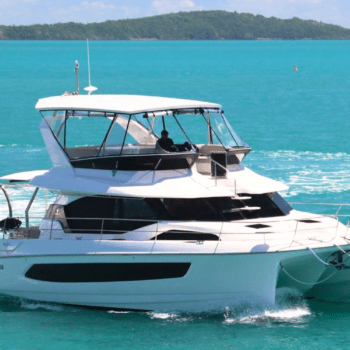 Aquila 44.35 On water