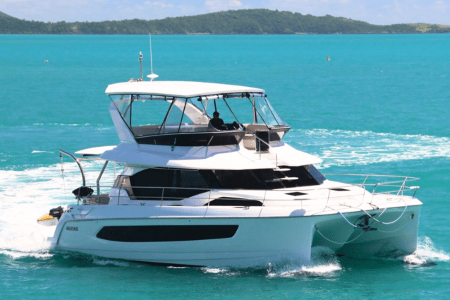 Aquila 44.35 On water