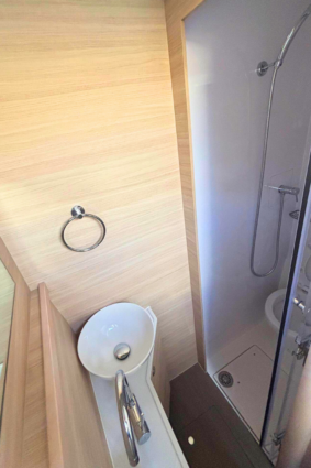 Aquila 44.35 Single cabin ensuite