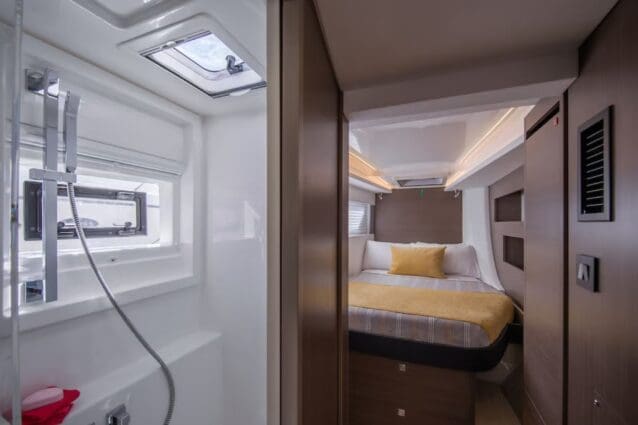 Leopard 42.3 W Port fwd cabin