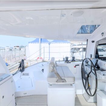 Seawind 1370 sailing catamaran Sidetracked Sailing catamaran Helm