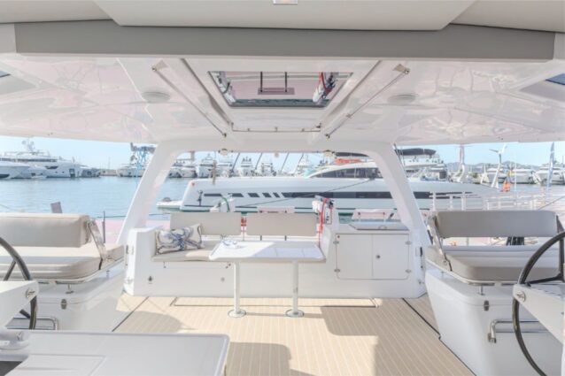 Seawind 1370 Sailing Catamaran Sidetracked back deck